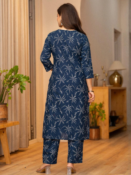 Women Floral Printed Regular Pure Cotton Kurta with Harem Pants - Image 3