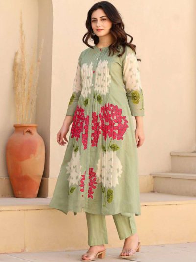 Aaghnya Women Floral Printed Pleated Kurta with Trousers