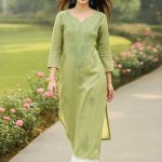 Women Floral Embroidered Chikankari Kurta